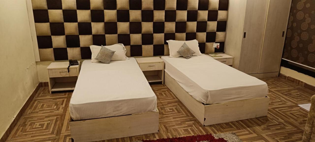 The Grand Orion Hotel Chinhat Exterior photo