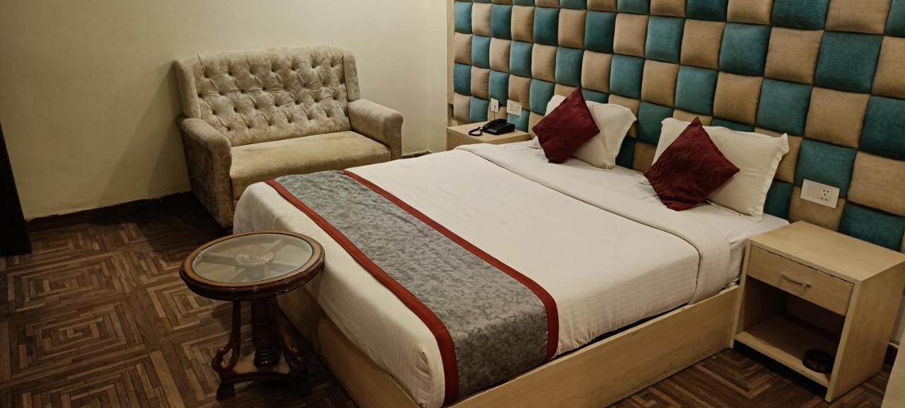 The Grand Orion Hotel Chinhat Exterior photo