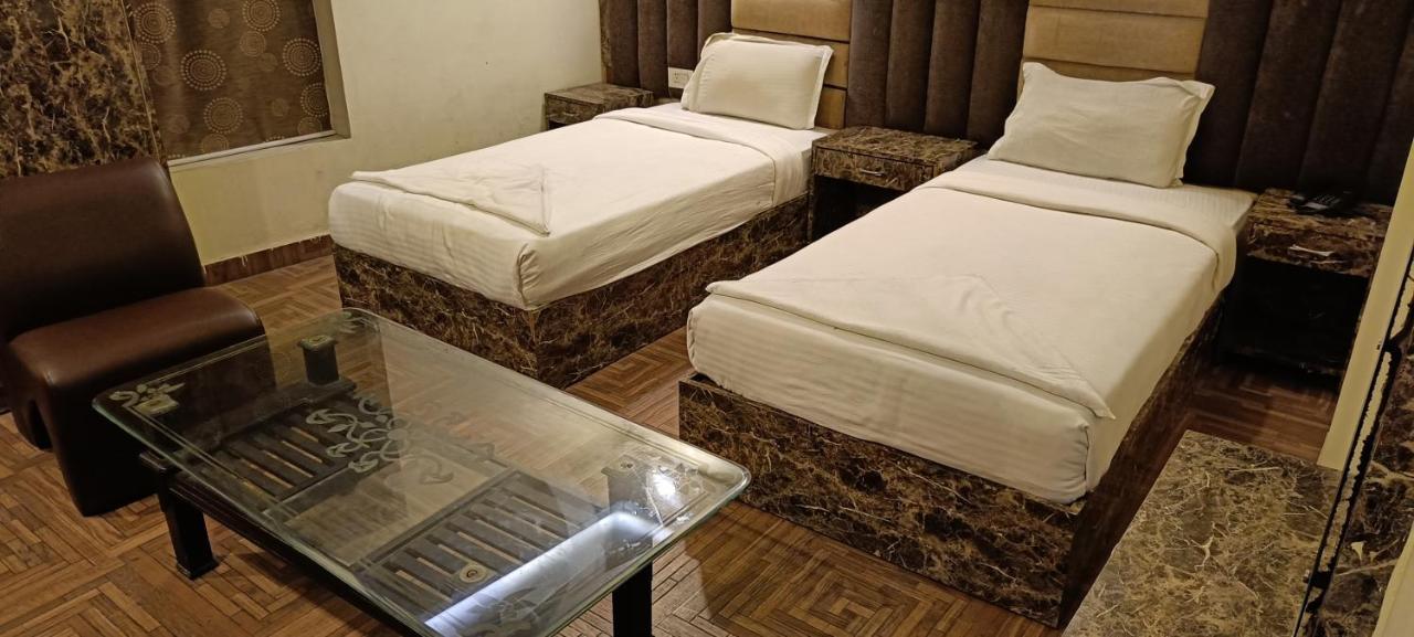 The Grand Orion Hotel Chinhat Exterior photo