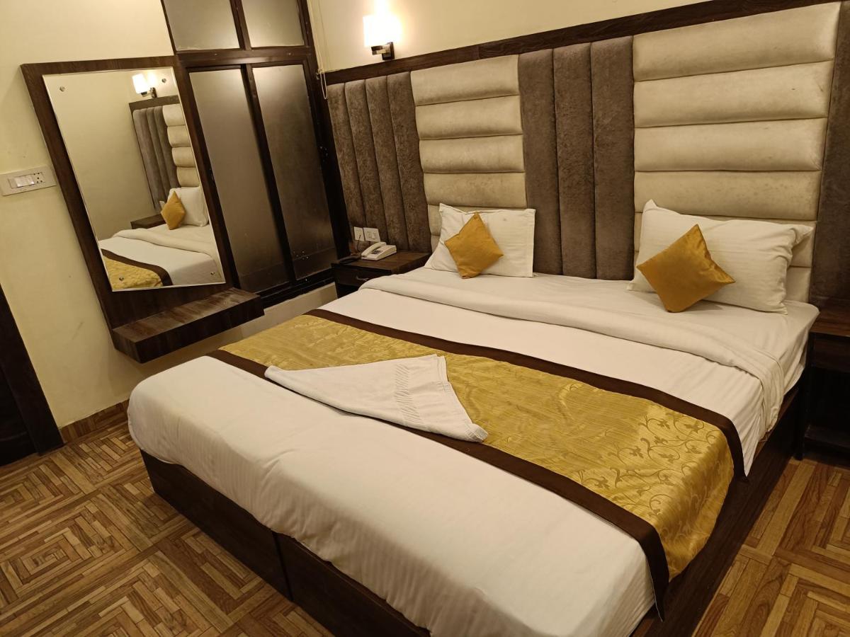 The Grand Orion Hotel Chinhat Exterior photo
