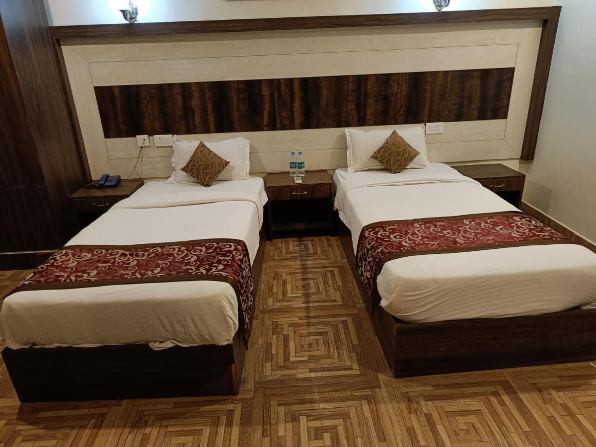 The Grand Orion Hotel Chinhat Exterior photo
